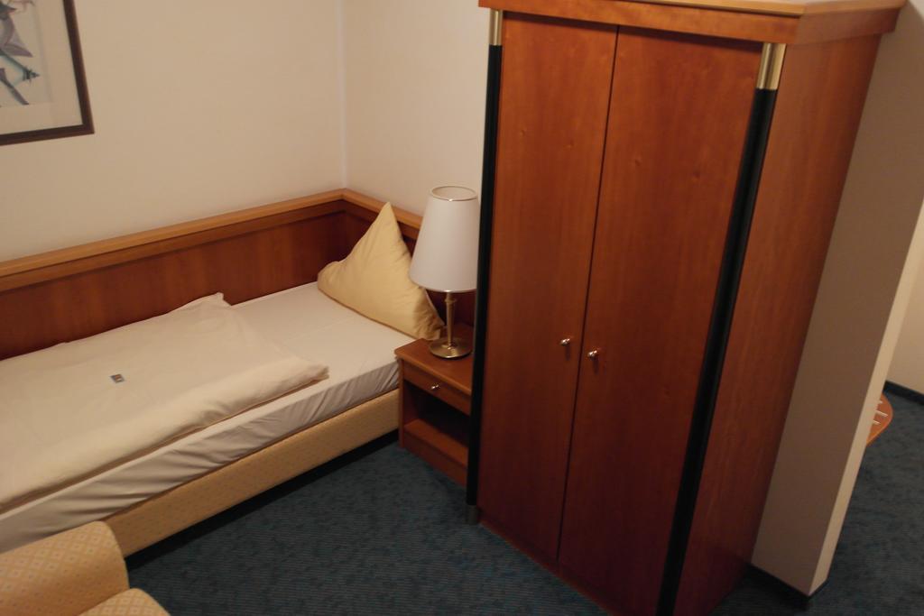 Hotel Jahnhaus Langenfeld  Pokój zdjęcie